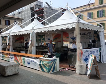 La Vongola del Conero torna protagonista a Piazza Pertini: lo stand gastronomico del Co.Ge.Vo. Ancona ti aspetta dal 5 all’8 giugno 2025